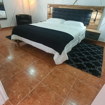 Vakantiehuis Bougainvillea House *